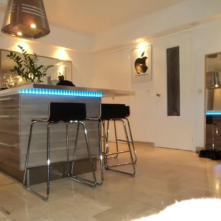 Downtown Apartment *